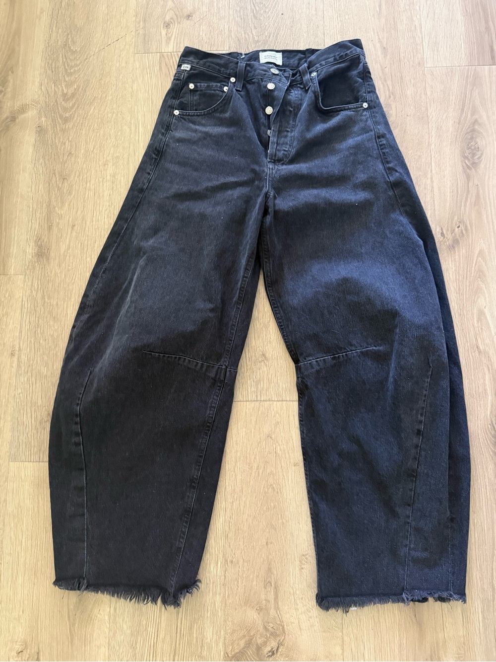 Citizens of Humanity black barrel jeans size 25 (fits like a 27)